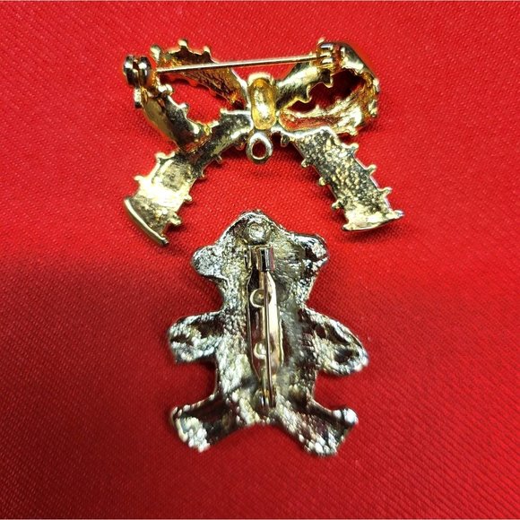 Christmas Pins/ Brooches Set of 2 Christmas Teddy Bear & Red Bow Pins - Picture 4 of 10